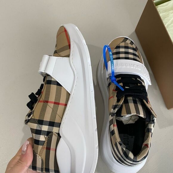 BURBERRY
Beige Check Regis Sneakers - Picture 6 of 11